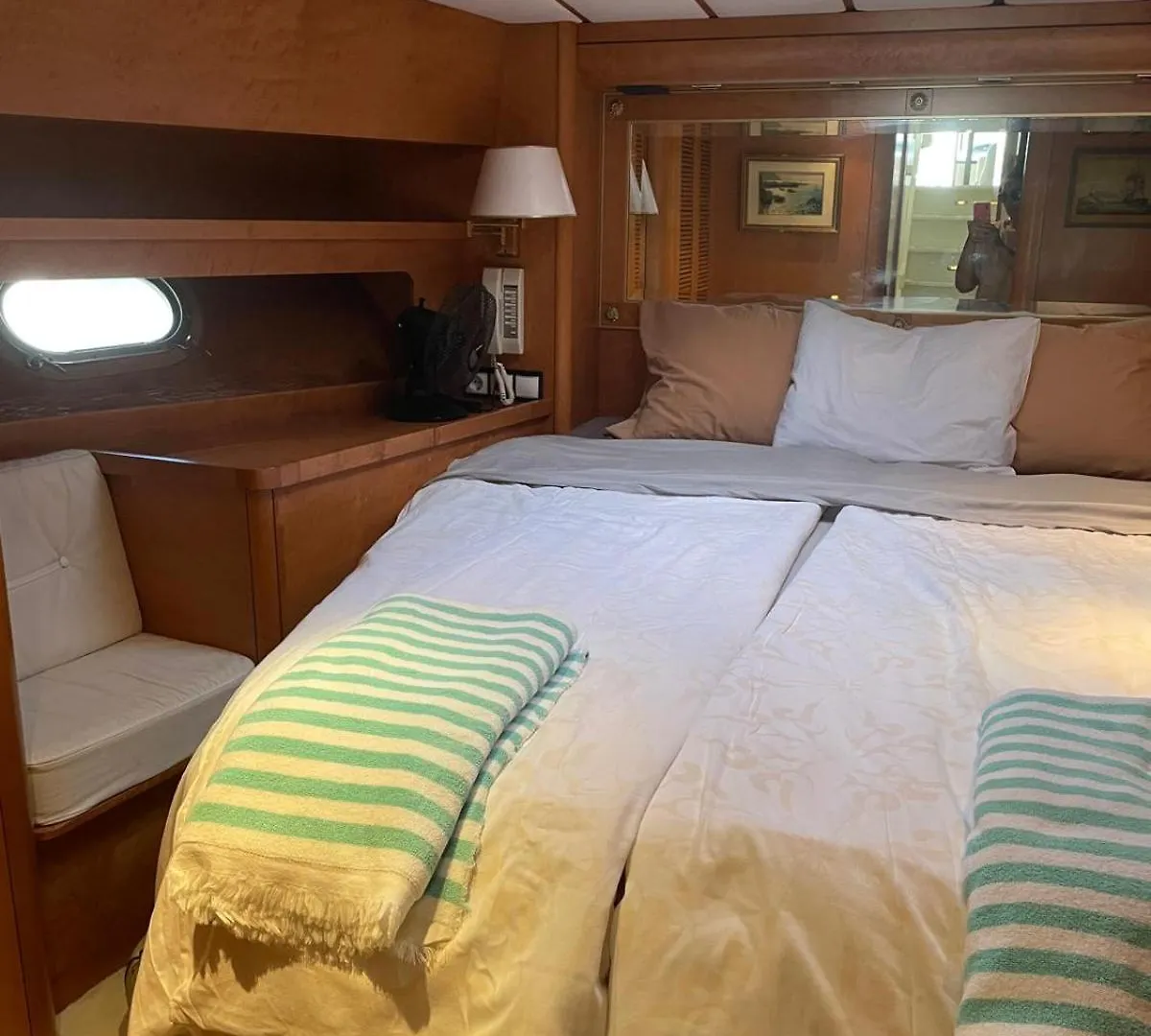 Waterfront Cozy Two Bedrooms Barcelona Botel