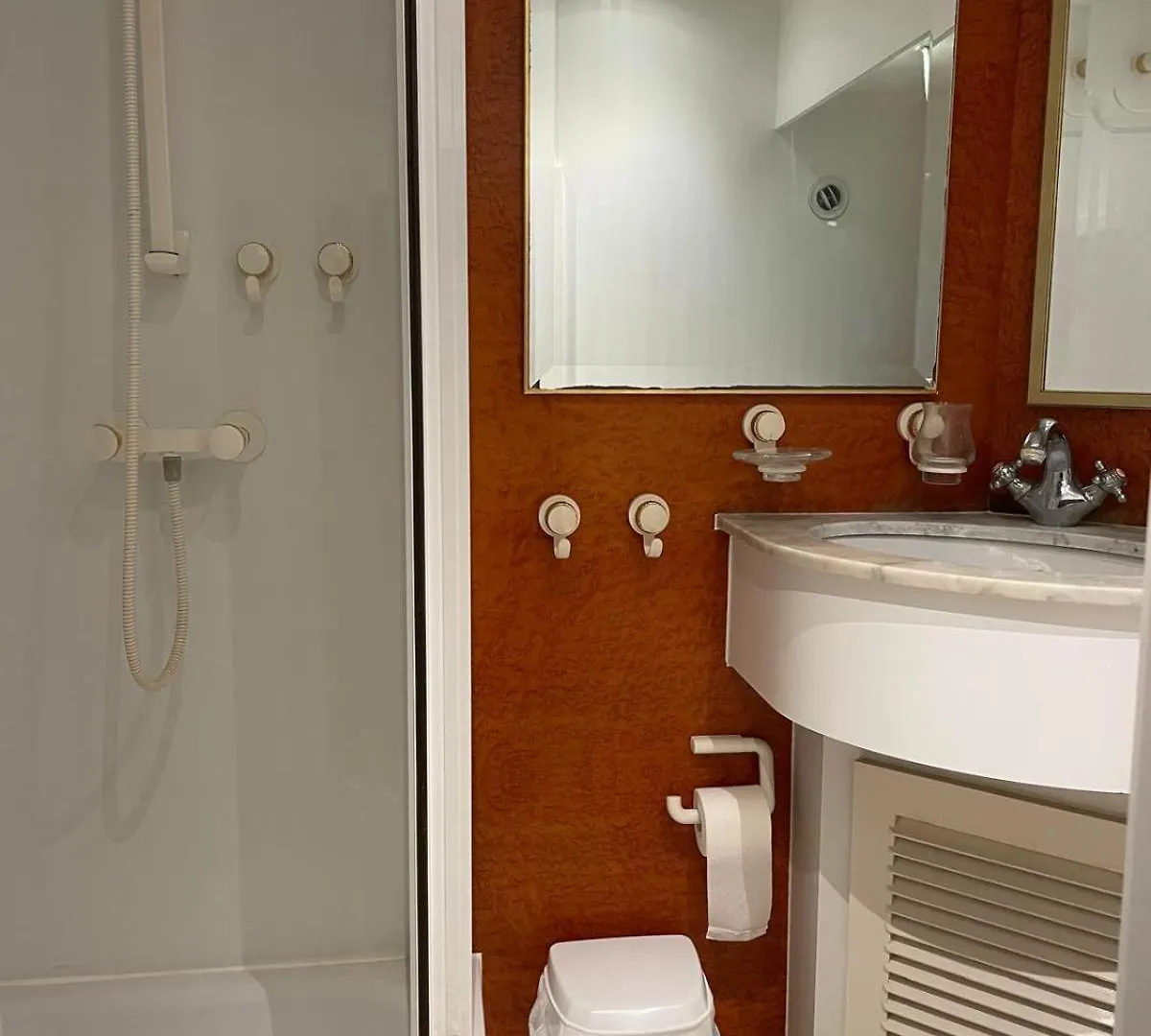 Botel Waterfront Cozy Two Bedrooms Barcelona Spain